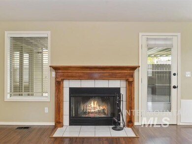 313 S Valley Dr, Nampa, ID 83686 - photo 7