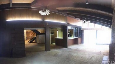 Huge additional light and bright family room with 