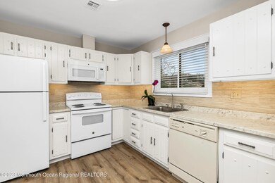 14 Ellsworth Ct, Red Bank, NJ 07701 - photo 2