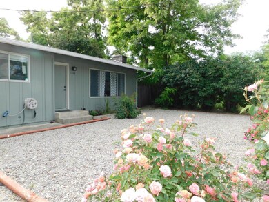 1108 SW Oak St, Grants Pass, OR 97526 - photo 3