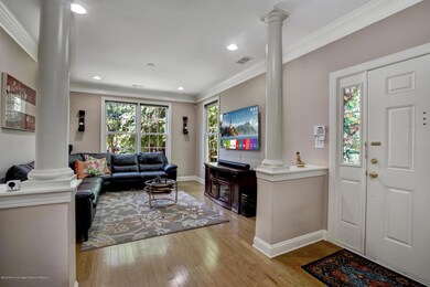 05-Foyer To Living