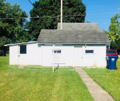 318 S Berry St, Andrews, IN 46702 - photo 2