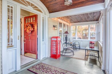 Enclosed entry (sunset viewing) porch