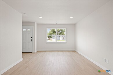 1204 S Martin Luther King jr Ln unit B, Temple, TX 76501 - photo 5