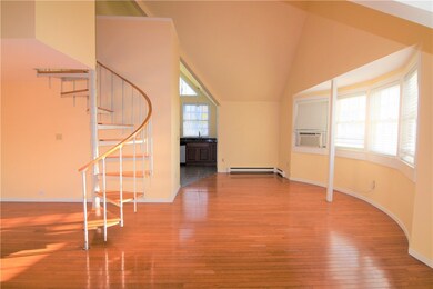 11 Catherine St unit A, Newport, RI 02840 - photo 4