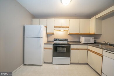 762 Putnam Blvd unit 32B, Wallingford, PA 19086 - photo 5