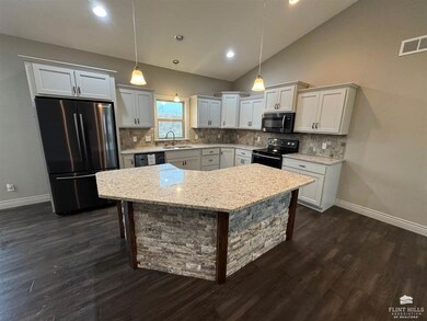 8747 N Kelliann Way, Manhattan, KS 66502 - photo 4