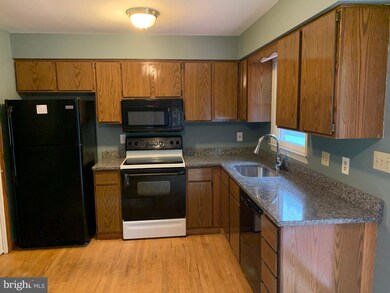 410 Cleveland Ct, Fredericksburg, VA 22407 - photo 2