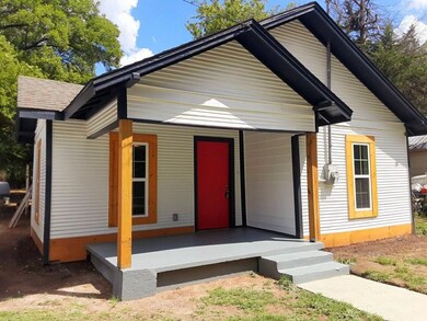 332 N Taylor St, Gainesville, TX 76240 - photo 3