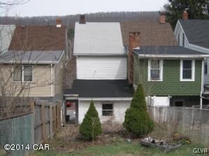 226 W Ridge St, Coaldale, PA 18218 - photo 2