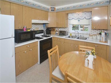 Kitchen. Bright and cheery kitchen.Maintenance fre