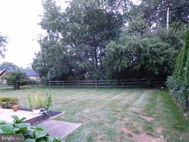 1021 York Ave, Lansdale, PA 19446 - photo 3