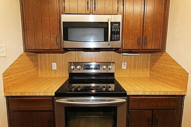 5663 Birchmont Dr unit 4, Houston, TX 77091 - photo 7