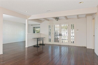 4428 Hope St-MLS_Size-006-6-Living Room-