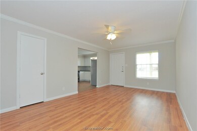 2100 Southwood Dr unit 22, College Station, TX 77840 - photo 5