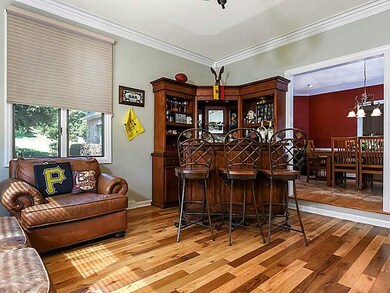 Living Room. Stacked crown molding, corner accent 