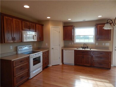 1803 Lakin Ln, Columbia, TN 38401 - photo 4