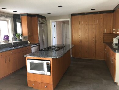 135 Waverly Rd, Ludlow, MA 01056 - photo 4