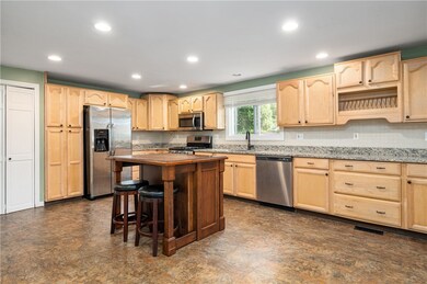 44 Lake View Cir, Chepachet, RI 02814 - photo 4