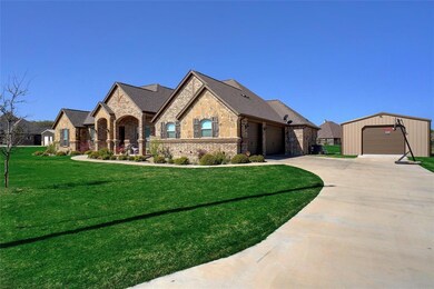 305 Lavender Cir, Springtown, TX 76082 - photo 3