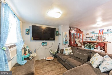 323 Mulberry St, Reading, PA 19604 - photo 4