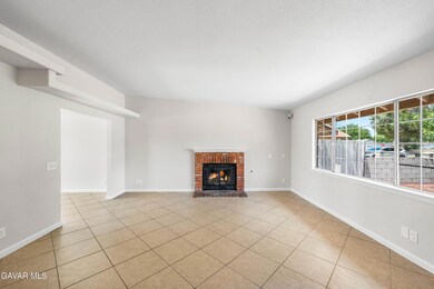 716 E Avenue j5, Lancaster, CA 93535 - photo 3