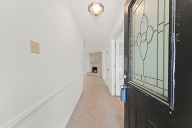 Welcome to your new home! This inviting entryway f