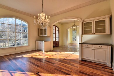 Beautiful freshly painted built-in cabinets in din