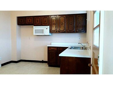 Kitchen. Roomy Eat In Kitchen