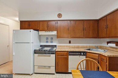 814 Silver Ct, Hamilton Square, NJ 08690 - photo 5