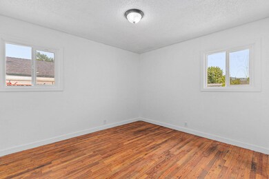 1132SWRogueRiverAve-014
