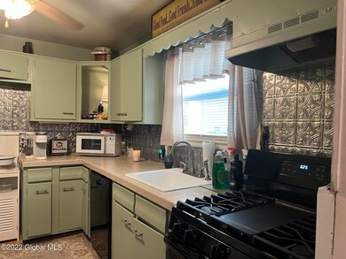 57 126th St, Troy, NY 12182 - photo 4