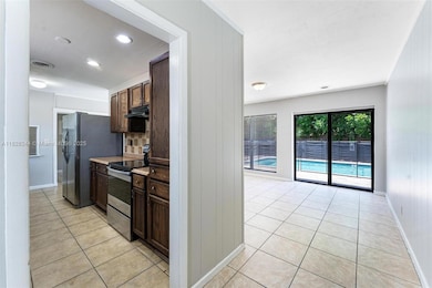 811 Evergreen Dr, West Palm Beach, FL 33403 - photo 4