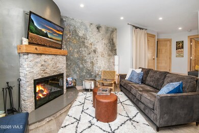 4192-Spruce-Way-109_06_Edit