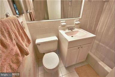 3790 Lyndhurst Dr unit 204, Fairfax, VA 22031 - photo 7