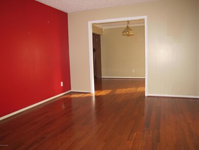 8108 Rosswood Ct, Louisville, KY 40291 - photo 7