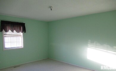 1103 Brook Ln, Harrisburg, IL 62946 - photo 4