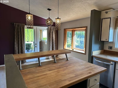 10854 SW 61st Ave, Portland, OR 97219 - photo 2