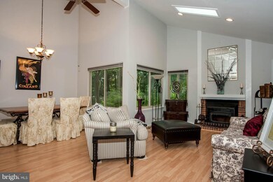 8633 Reseca Ln, Springfield, VA 22152 - photo 2