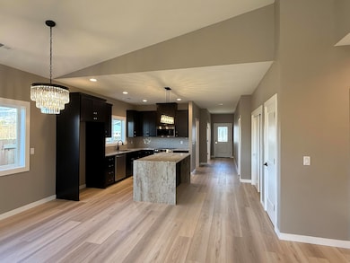 337 Quail Cir, Talent, OR 97540 - photo 4