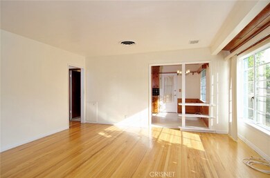 21227 Martinez St, Woodland Hills, CA 91364 - photo 2