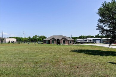 137 Florence Ln, Springtown, TX 76082 - photo 4