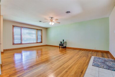 1705 E Garnett St, Gainesville, TX 76240 - photo 4