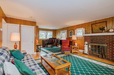 03_1781BelmarBlvd_165_LivingRoom_HiRes