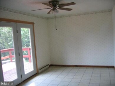 139 Rockwell St, Berkeley Springs, WV 25411 - photo 6