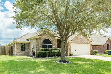 1504 Allison St, Alvin, TX 77511 - photo 2