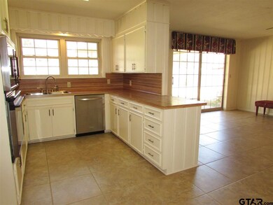 635 Whittle St, Tyler, TX 75701 - photo 3