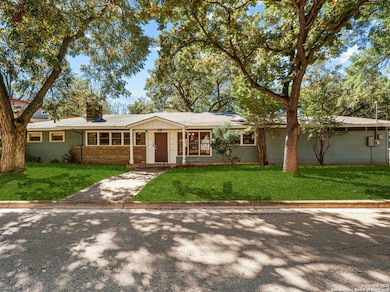 985 Allen Ave, New Braunfels, TX 78130 - photo 3