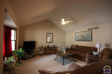 3906 SW Colly Creek Dr, Topeka, KS 66610 - photo 4