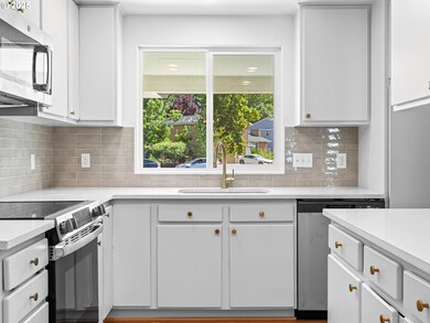 19370 SW Murphy St, Beaverton, OR 97007 - photo 6